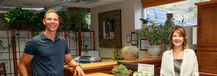 Chiropractor Vernon BC Elliot Lysyk At Front Desk With Staff